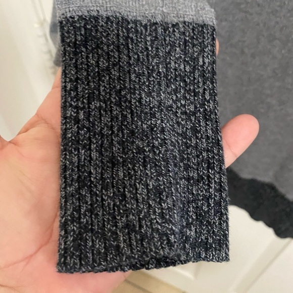 Guess Plunging Neck Sweater Gray - Picture 4 of 7